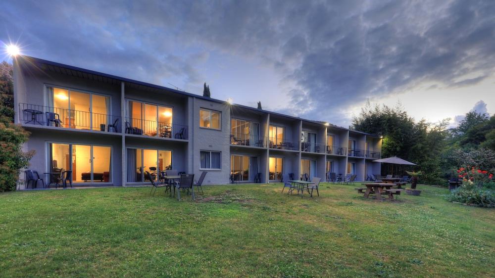 Riverbank Park Motel Bright Exterior foto